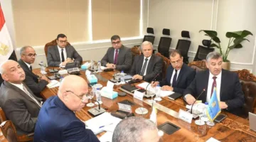 وزير الإسكان يراقب تقدم مشروعات “حياة كريمة” في المنيا ويحث على تسريع العمل لتحسين خدمات المواطنين