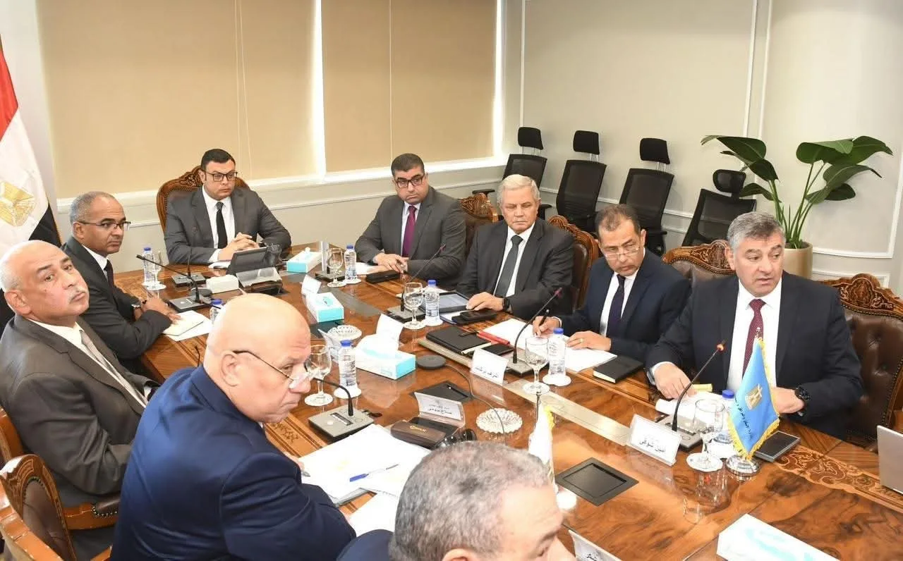 وزير الإسكان يراقب تقدم مشروعات “حياة كريمة” في المنيا ويحث على تسريع العمل لتحسين خدمات المواطنين وزير الإسكان يراقب تقدم مشروعات “حياة كريمة” في المنيا ويحث على تسريع العمل لتحسين خدمات المواطنين