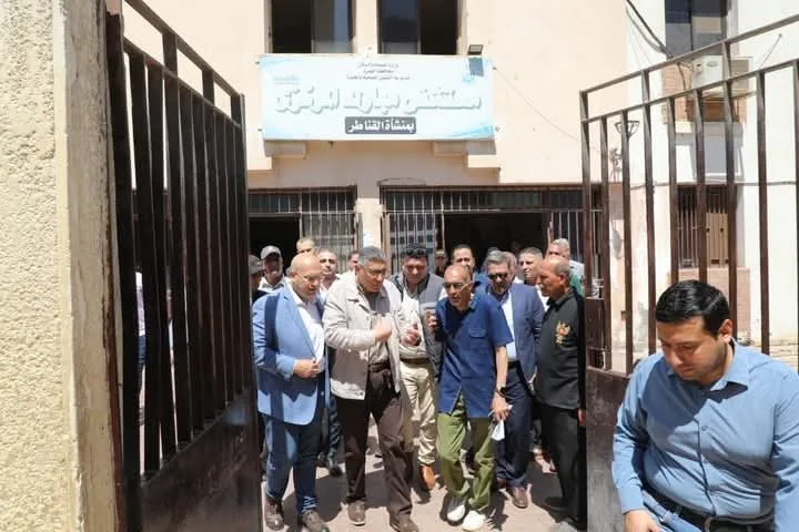 محافظ الجيزة يزور مستشفى مبارك المركزي في منشأة القناطر لمتابعة سير العمل.