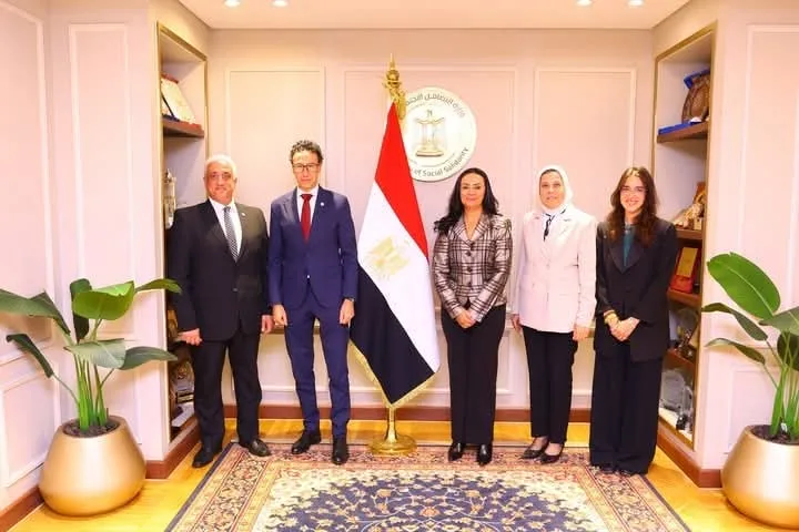 وزيرة التضامن الاجتماعي تجتمع برئيس وفد اللجنة الدولية للصليب الأحمر وزيرة التضامن الاجتماعي تجتمع برئيس وفد اللجنة الدولية للصليب الأحمر