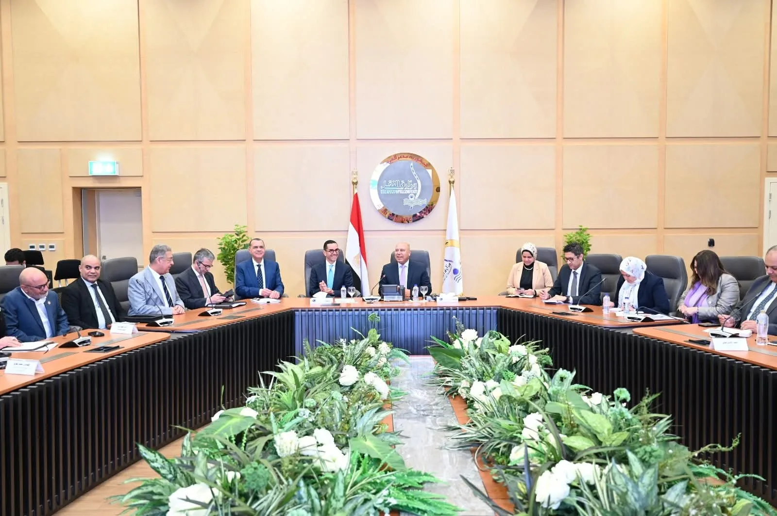 وزير الصناعة يناقش مع صُنّاع السيارات التحديثات الأخيرة في البرنامج الوطني لتعزيز صناعة السيارات وزير الصناعة يناقش مع صُنّاع السيارات التحديثات الأخيرة في البرنامج الوطني لتعزيز صناعة السيارات