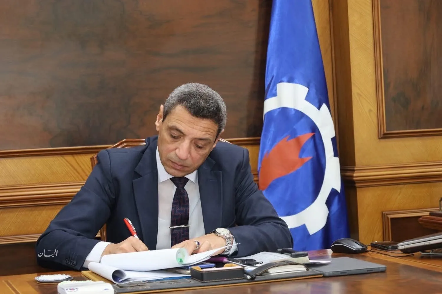 محافظ السويس يوافق على توزيع درجات القبول للصف الأول الثانوي العام والخاص. محافظ السويس يوافق على توزيع درجات القبول للصف الأول الثانوي العام والخاص.