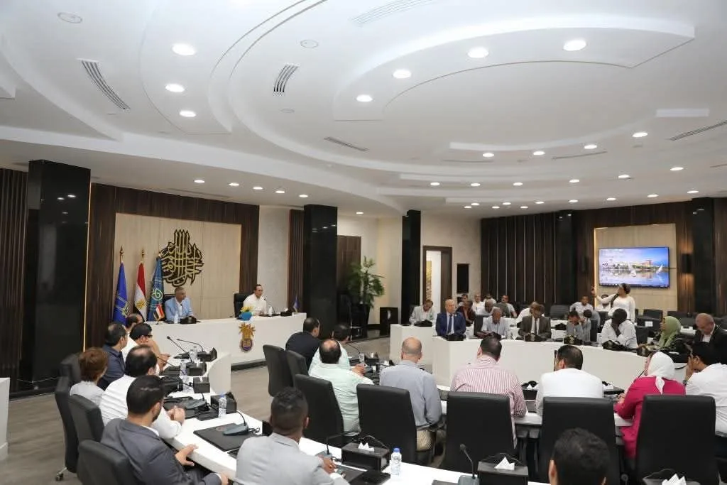مؤتمر صحفي يجمع محافظ أسوان ورئيس الهيئة العامة للرعاية الصحية اعتبارًا من يوليو الحالي مؤتمر صحفي يجمع محافظ أسوان ورئيس الهيئة العامة للرعاية الصحية اعتبارًا من يوليو الحالي