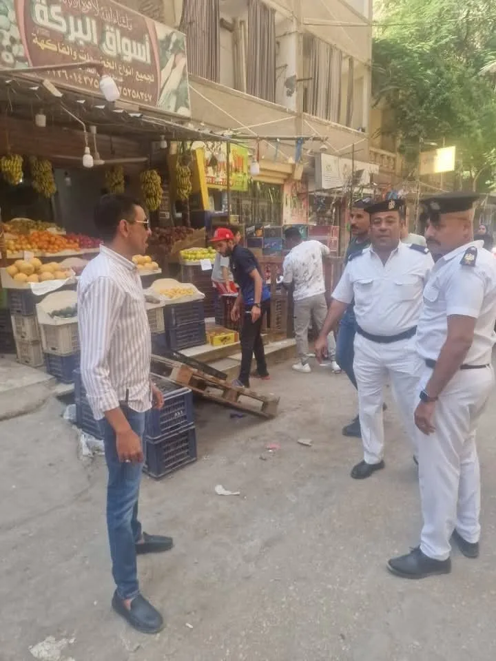 إزالة 600 حالة إشغال للبائعين والمحلات في حملة واسعة بشارع سوق سليم بالهرم