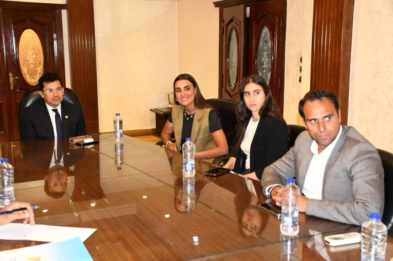 وزير الرياضة يجتمع برئيس اتحاد الاسكواش وأعضاء اللجنة الفنية