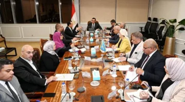 وزير الإسكان يراجع تطورات مبادرتي “بيتك في مصر” و”بيت الوطن” للمصريين في الخارج