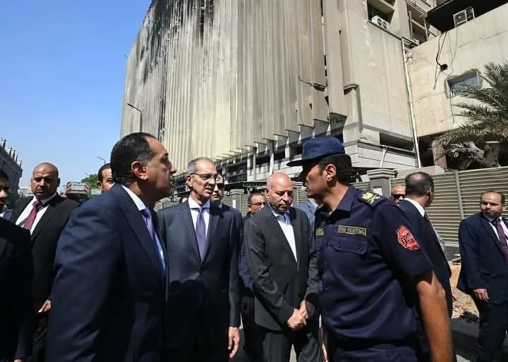 رئيس الوزراء يزور “سنترال رمسيس” ويطلع على تقرير مع وزير الاتصالات رئيس الوزراء يزور “سنترال رمسيس” ويطلع على تقرير مع وزير الاتصالات