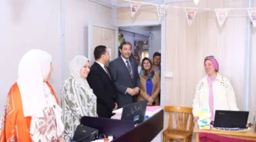 محافظ دمياط يقوم بجولة تفقدية للمركز المؤقت لديوان المحافظة لمراقبة تقدم العمل في الإدارات والأقسام.