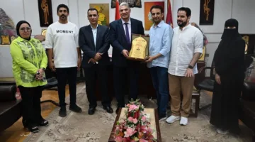 نائب رئيس جامعة الفيوم للشؤون العليا والبحث العلمي يجتمع بمجموعة من الطلاب الدوليين