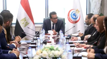 وزير الصحة يناقش مع شركة «ساندوز» سبل تعزيز التعاون في تطوير صناعة الأدوية المحلية