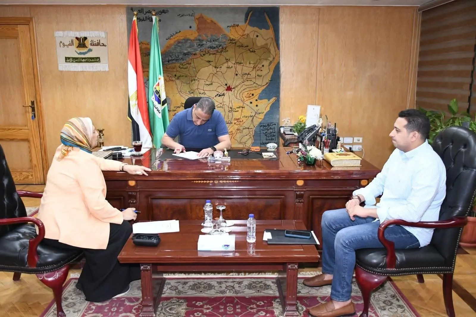 محافظ الفيوم يجتمع بأعضاء مجلسي النواب والشيوخ لمناقشة شكاوى واحتياجات المواطنين محافظ الفيوم يجتمع بأعضاء مجلسي النواب والشيوخ لمناقشة شكاوى واحتياجات المواطنين