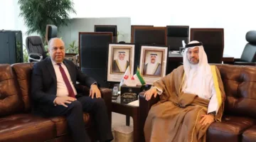 وزير الطيران يقوم بجولة رسمية في المقر الرئيسي للإدارة العامة للطيران المدني الكويتي
