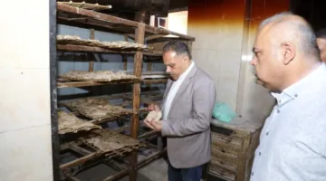 محافظ الشرقية يزور مخابز مدينة ههيا للتأكد من جودة ووزن الخبز المقدم للجمهور