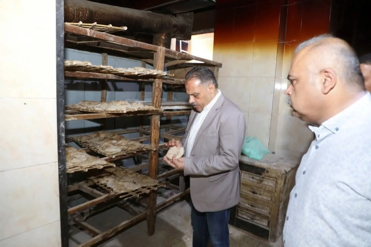 محافظ الشرقية يزور مخابز مدينة ههيا للتأكد من جودة ووزن الخبز المقدم للجمهور