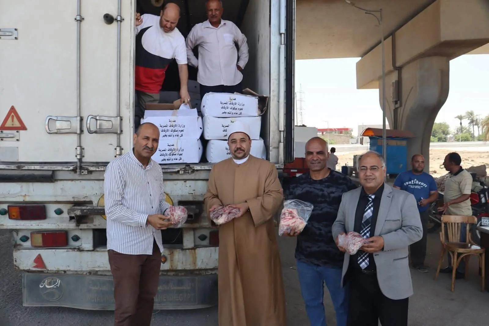 السكرتير العام لمحافظة بني سويف ي supervises استلام 2 طن من اللحوم ضمن مشروع صكوك الأوقاف. السكرتير العام لمحافظة بني سويف ي supervises استلام 2 طن من اللحوم ضمن مشروع صكوك الأوقاف.