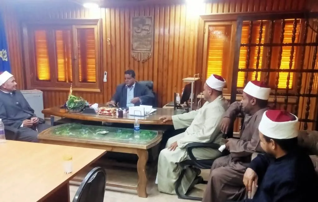 محافظ أسوان يثني على جهود الأزهر الشريف في تنظيم الحملات التوعوية الدينية بالمحافظة. محافظ أسوان يثني على جهود الأزهر الشريف في تنظيم الحملات التوعوية الدينية بالمحافظة.