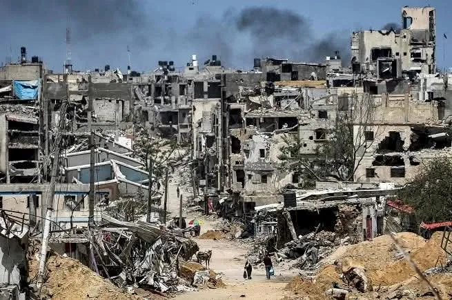 صحيفة هآرتس العبرية: 70% من المباني في غزة غير ملائمة للعيش