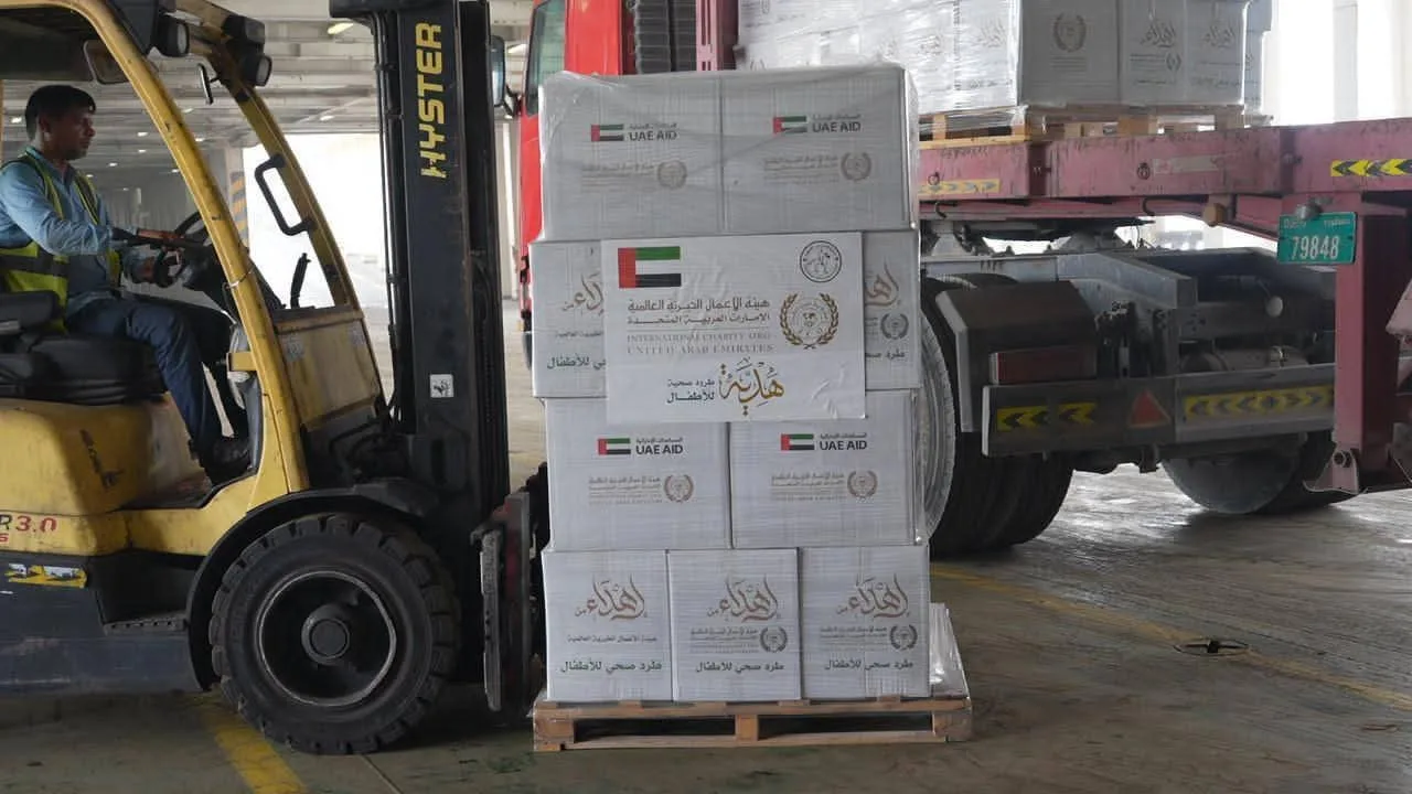 عملية الفارس الشهم 3 تُعلن عن انطلاق تحميل السفينة الإنسانية ‘خليفة’ لدعم غزة عملية الفارس الشهم 3 تُعلن عن انطلاق تحميل السفينة الإنسانية ‘خليفة’ لدعم غزة