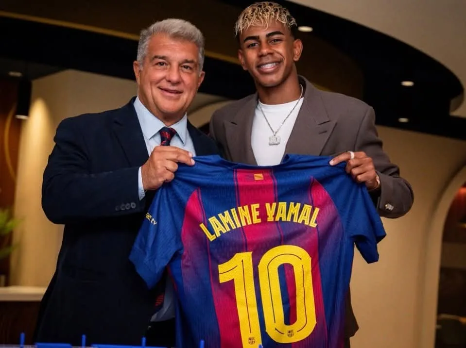 قميص ميسي: برشلونة يعلن منح الرقم 10 لـ “لامين يامال”