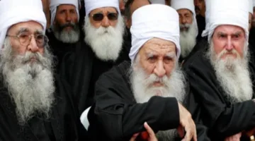 الشيخ توفي حزنًا بعد فقدان شاربه.. ما الذي تعرفه عن الطائفة الدرزية في سوريا؟