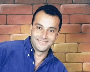 الإعلامي أشرف صبري يودع شقيقته بعد تسعة أيام من وفاتها الإعلامي أشرف صبري يودع شقيقته بعد تسعة أيام من وفاتها
