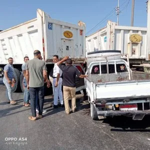 إعادة فتح الطريق الزراعي أمام مدينة قها بعد تصادم بين سيارتين نقل إعادة فتح الطريق الزراعي أمام مدينة قها بعد تصادم بين سيارتين نقل