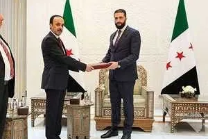 الشرع يستلم التقرير النهائي المعني بالكشف عن أحداث الساحل السوري في الأول من مارس الماضي.