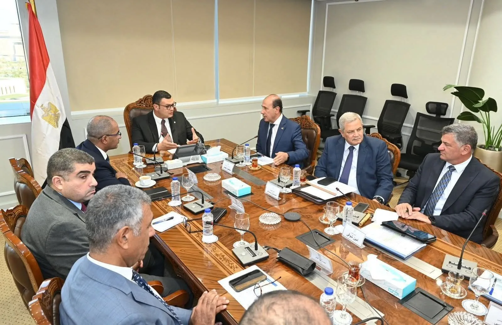 وزير الإسكان يلتقي لمناقشة مستجدات المشاريع المنفذة في إطار المبادرة الرئاسية حياة كريمة