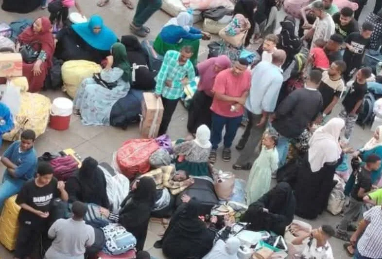 بداية وصول السودانيين إلى محطة مصر لركوب القطار المتجه نحو أسوان