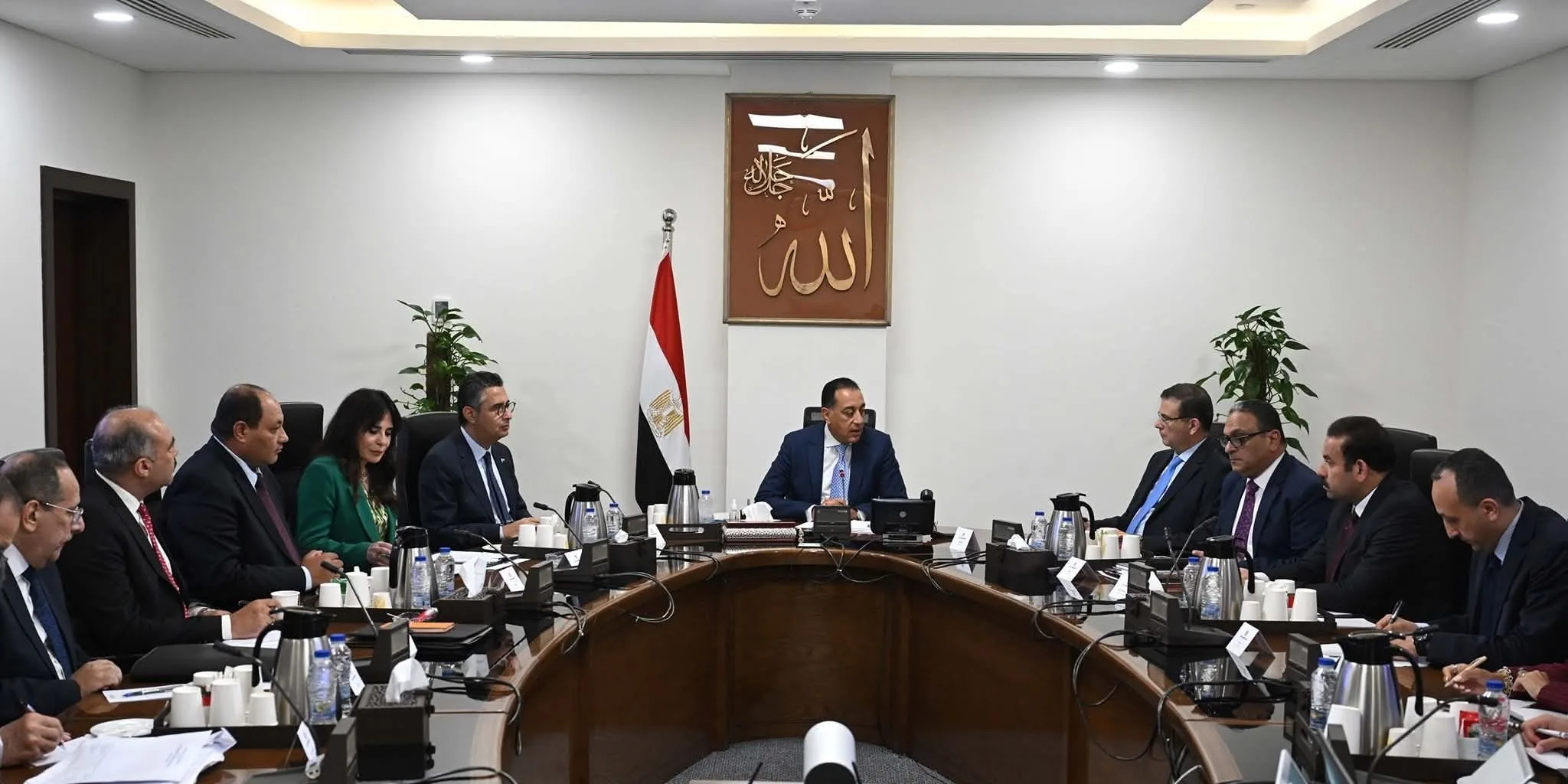 رئيس الوزراء يشرف على تحسين صناعة السكر في مصر وزيادة الإنتاج المحلي رئيس الوزراء يشرف على تحسين صناعة السكر في مصر وزيادة الإنتاج المحلي
