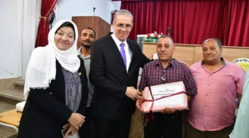 جامعة الوادي الجديد ت homenajes أمين عام الجامعة بمناسبة بلوغه سن التقاعد القانونية