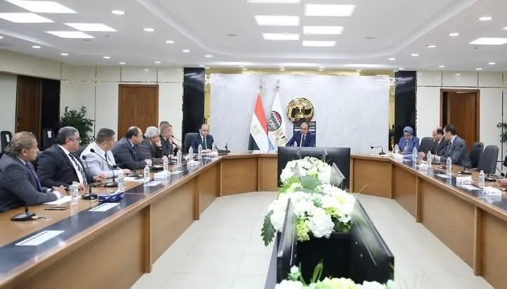 وزير قطاع الأعمال العام يلتقي بمجلس إدارة شركة النصر للإسكان والتعمير بتشكيلها الجديد