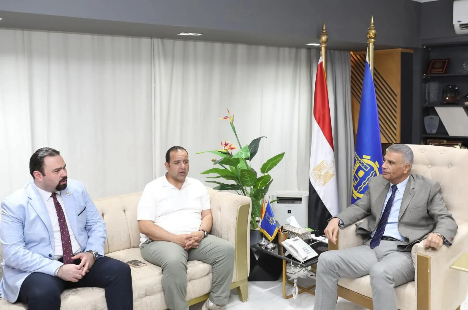 محافظ أسوان يستقبل نائب وزير الصحة لمشروعات التنمية الوطنية محافظ أسوان يستقبل نائب وزير الصحة لمشروعات التنمية الوطنية