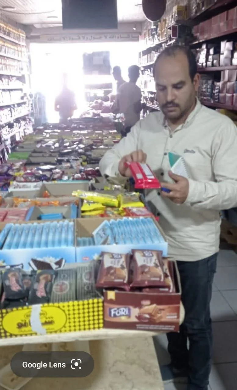 إحباط محاولة ضبط 5 أطنان من المواد الغذائية غير المعروفة المصدر في العاشر من رمضان بالشرقية