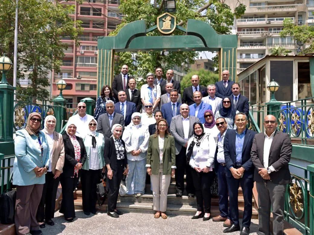 مجلس خدمة المجتمع بجامعة القاهرة يتناول تعزيز التعاون بين الدور الأكاديمي للجامعة مجلس خدمة المجتمع بجامعة القاهرة يتناول تعزيز التعاون بين الدور الأكاديمي للجامعة