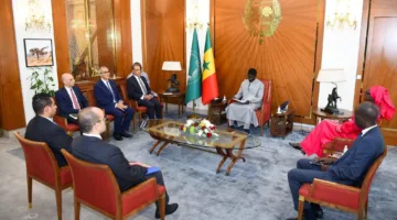 وزير الخارجية والهجرة ينقل رسالة خطية من رئيس الجمهورية إلى نظيره في السنغال