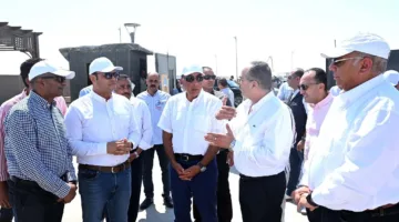رئيس الوزراء يزور مركز الأبحاث لتجارب تحلية مياه البحر في العلمين الجديدة