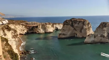 صخرة الروشة.. علامة بارزة لحماية بحر بيروت ومعلم سياحي معروف في لبنان
