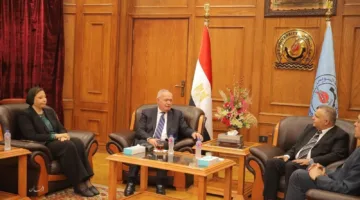 رئيس جامعة السويس يرحب بالسفير محمد عرابي وزير الخارجية السابق