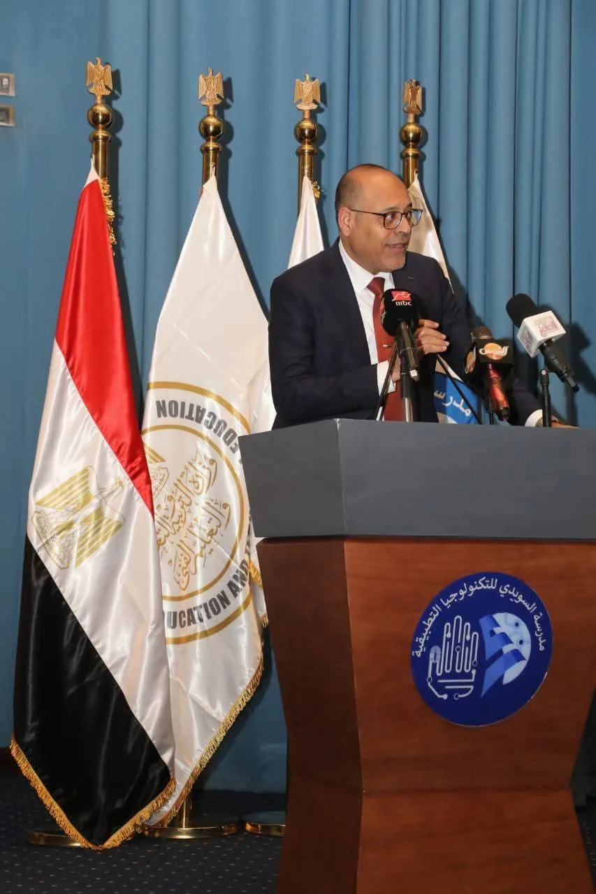وزير العمل يحضر احتفال تخرج الدفعة الرابعة من طلاب مدرسة السويدي للتكنولوجيا