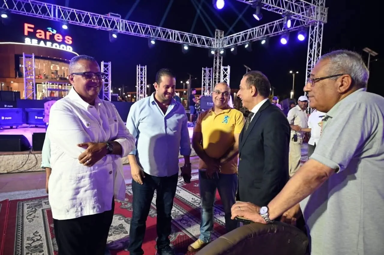 محافظ جنوب سيناء يراجع التحضيرات النهائية لاحتفال تكريم الطلاب الأوائل والمتميزين رياضيًا في شرم الشيخ