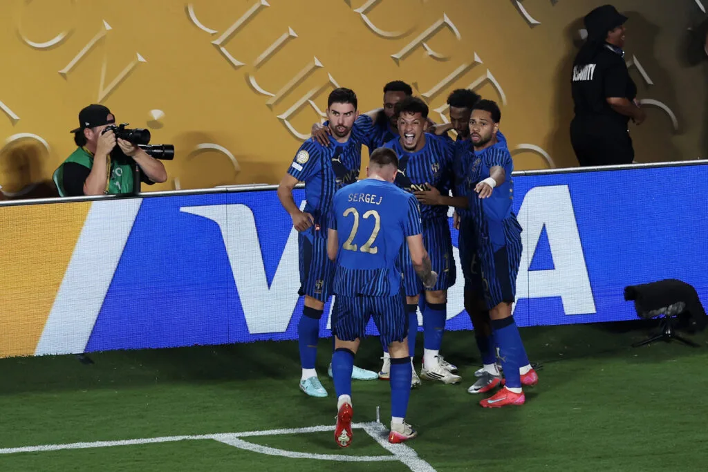 مدرب فلومينينسي ينذر لاعبيه بشأن ثنائي الهلال قبل مباراة كأس العالم للأندية مدرب فلومينينسي ينذر لاعبيه بشأن ثنائي الهلال قبل مباراة كأس العالم للأندية