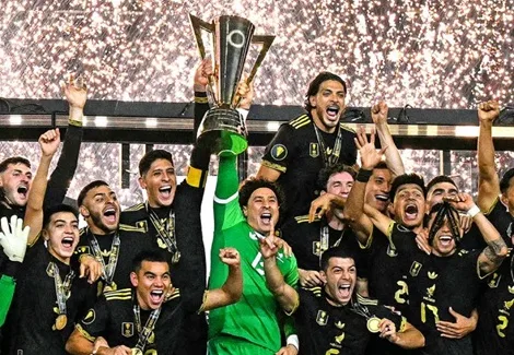 المكسيك تحرز كأس الكونكاكاف الذهبية في مواجهة الولايات المتحدة المكسيك تحرز كأس الكونكاكاف الذهبية في مواجهة الولايات المتحدة