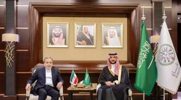 وزير الدفاع السعودي ووزير الخارجية الإيراني يناقشان تعزيز الاستقرار على الصعيدين الإقليمي والدولي
