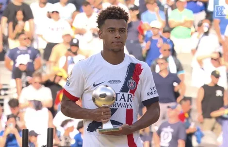 دوي يفوز بجائزة أفضل لاعب ناشئ في كأس العالم للأندية دوي يفوز بجائزة أفضل لاعب ناشئ في كأس العالم للأندية