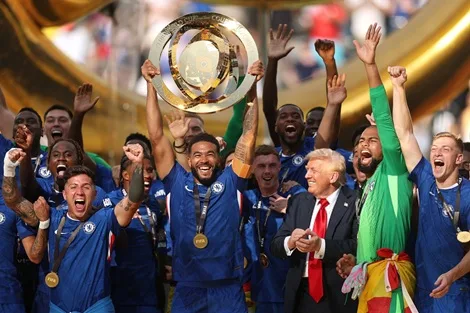 ترامب يقدّم تشيلسي كأس العالم للأندية 2025