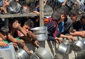 رئيس الحكومة الفلسطينية: 93% من أطفال غزة في خطر شديد من الجوع