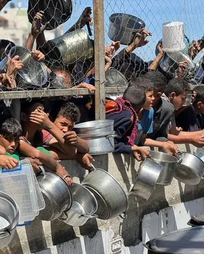 رئيس الحكومة الفلسطينية: 93% من أطفال غزة في خطر شديد من الجوع رئيس الحكومة الفلسطينية: 93% من أطفال غزة في خطر شديد من الجوع