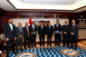 الفريق أسامة ربيع يشهد توقيع اتفاقية تعاون بين هيئة قناة السويس وبنك مصر في مجال مشروعات التطوير العقاري.