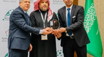 الدوسري يبارك بن الحاج بمناسبة توليه رئاسة الجامعة التونسية لكرة القدم المصغرة ويؤكد على تقديم دعم كامل لتطوير اللعبة
